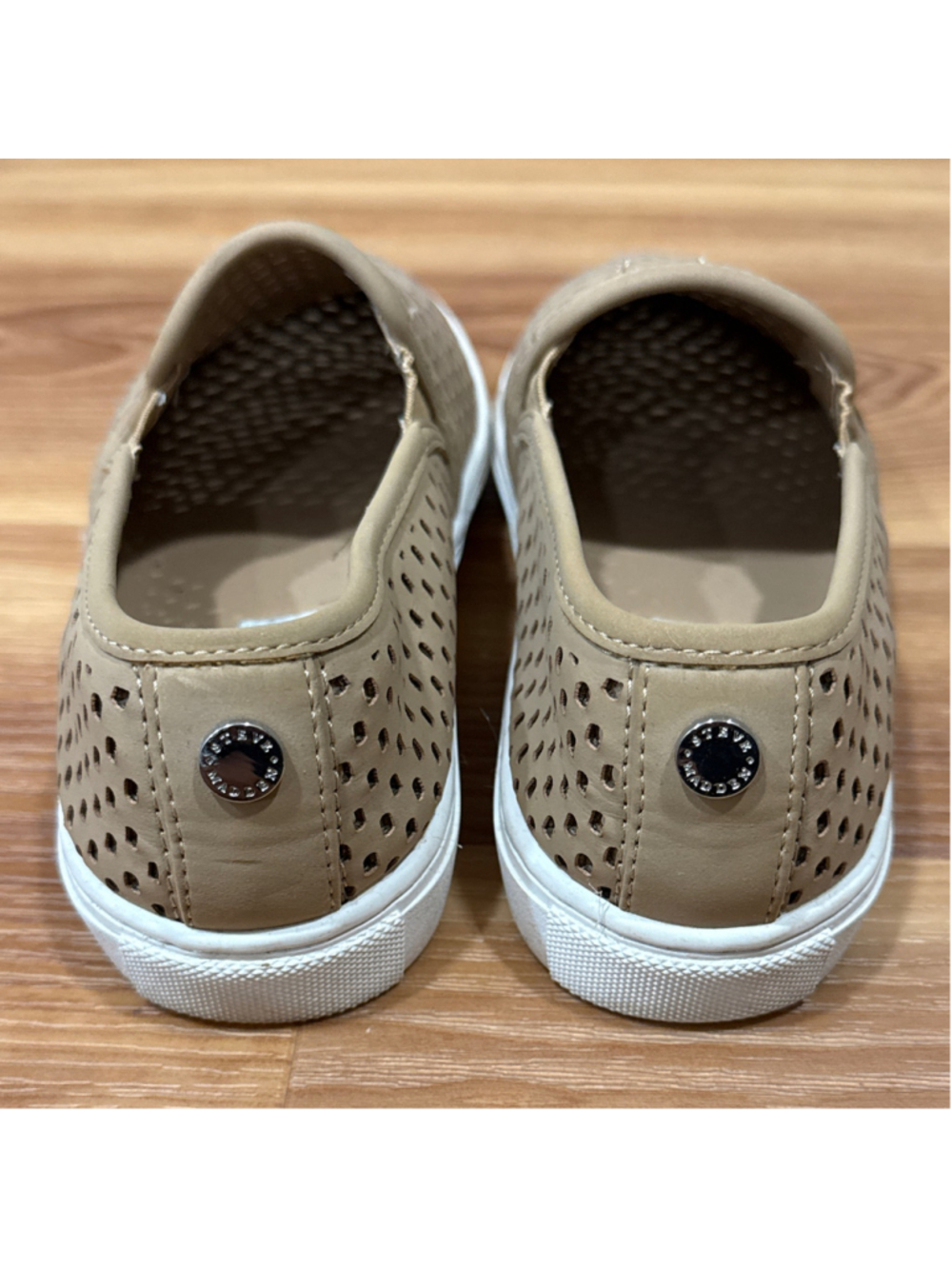 Women's Steve Madden Slip-On Sneakers Beige White Size 6 - Picture 8 of 8